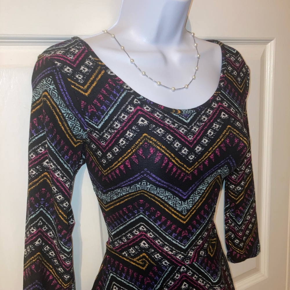 Hot Kiss Peplum Dress, Size Medium. - Picture 6 of 15